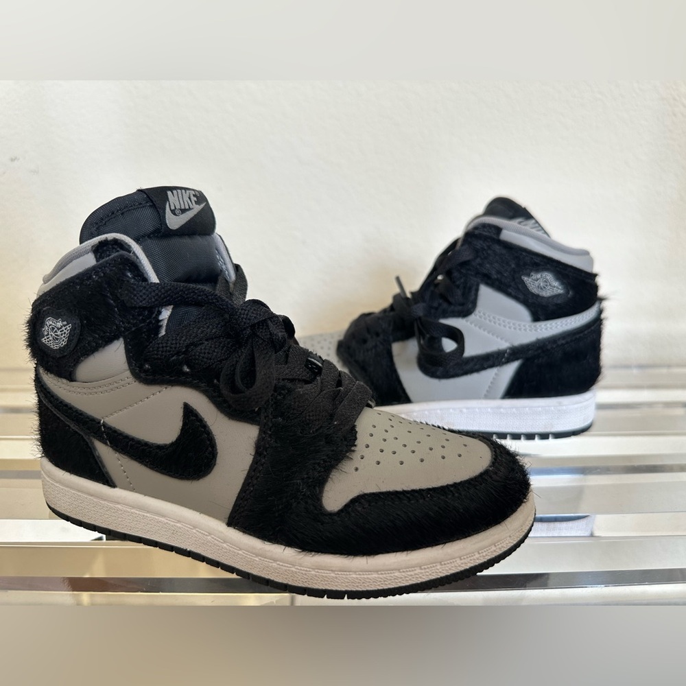 Kids Nike Air Jordan High Tops - Picture 4 of 9